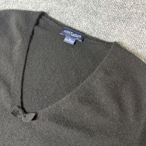 Ann Taylor Women's Black Cashmere V-Neck Long Sleeve Bow Sweater‎